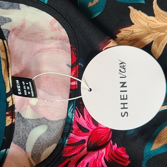 Floral print ruffled dress - Picture 2 of 3